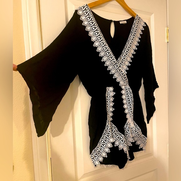 Beautiful Black & White Lace Romper. - Picture 3 of 4